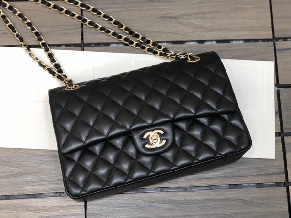 シャネルバッグレプリカ正面デザイン